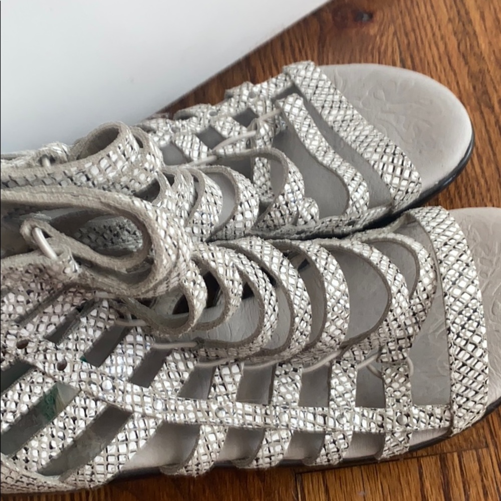 Ladies shoes
